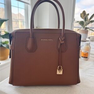 Michael Kors Brown/Tan  
Mercer Medium Pebbled Leather Tote Bag like 🆕